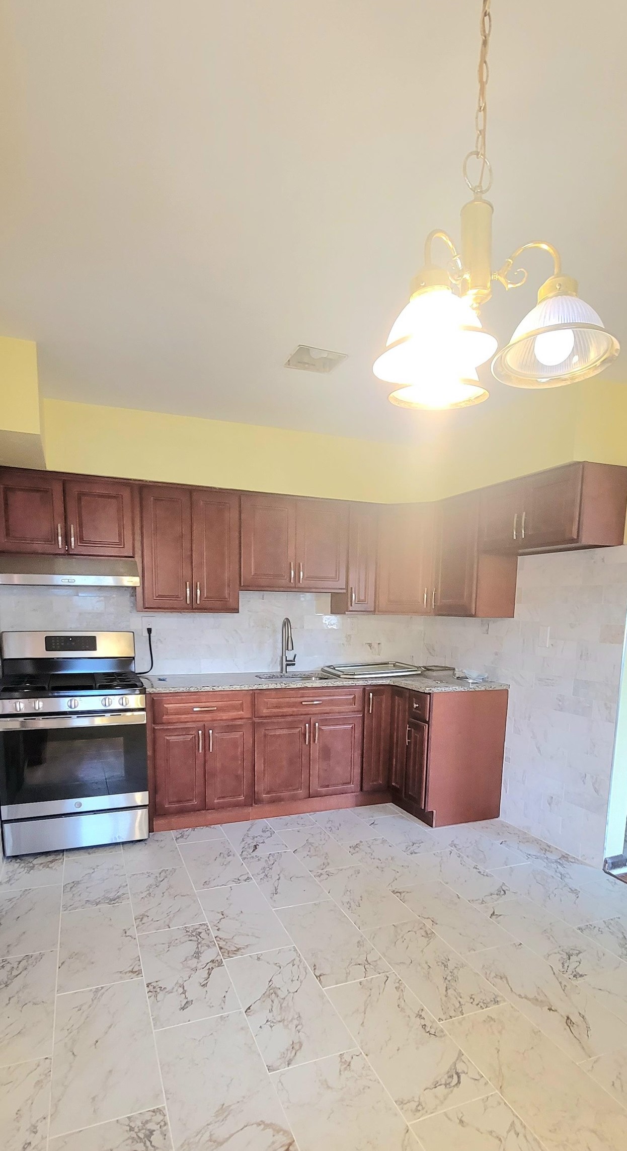 382 Virginia Ave, Jersey City, NJ 07304