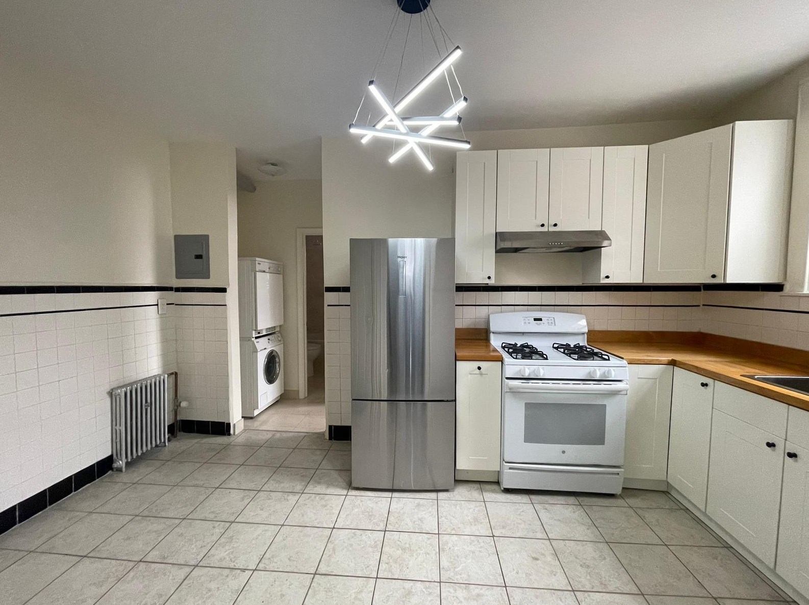 136 Van Horne St #2, Jersey City, NJ 07304