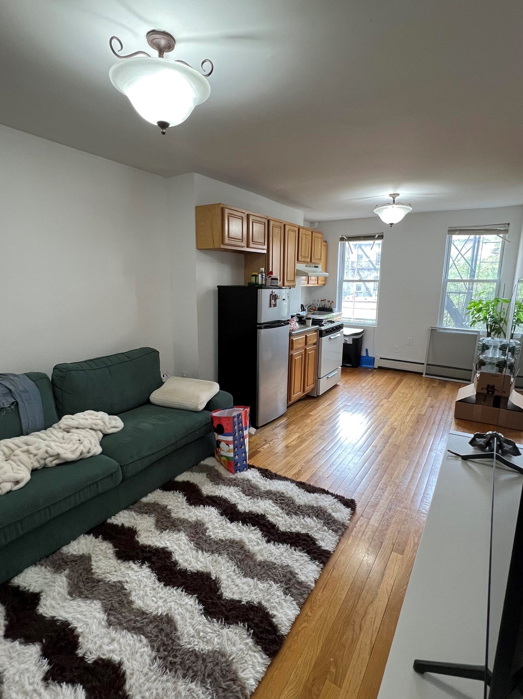 305 2nd St #2, Jersey City, NJ 07302