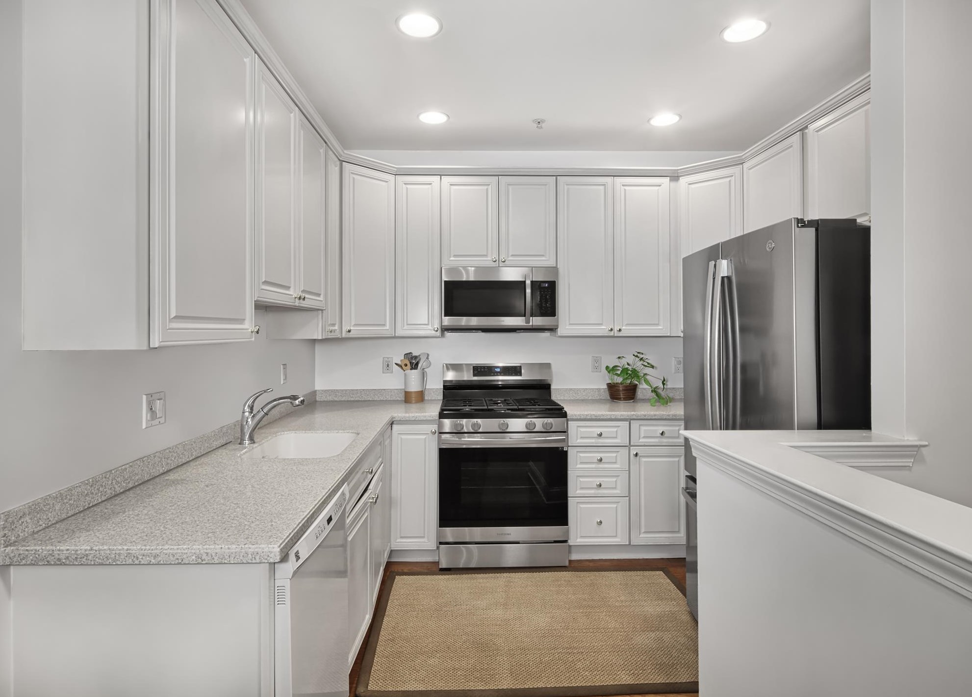 380 Kingston Ct, West New York, NJ 07093