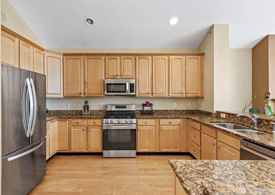56 Tottenham Ct, Jersey City, NJ 07305-5502