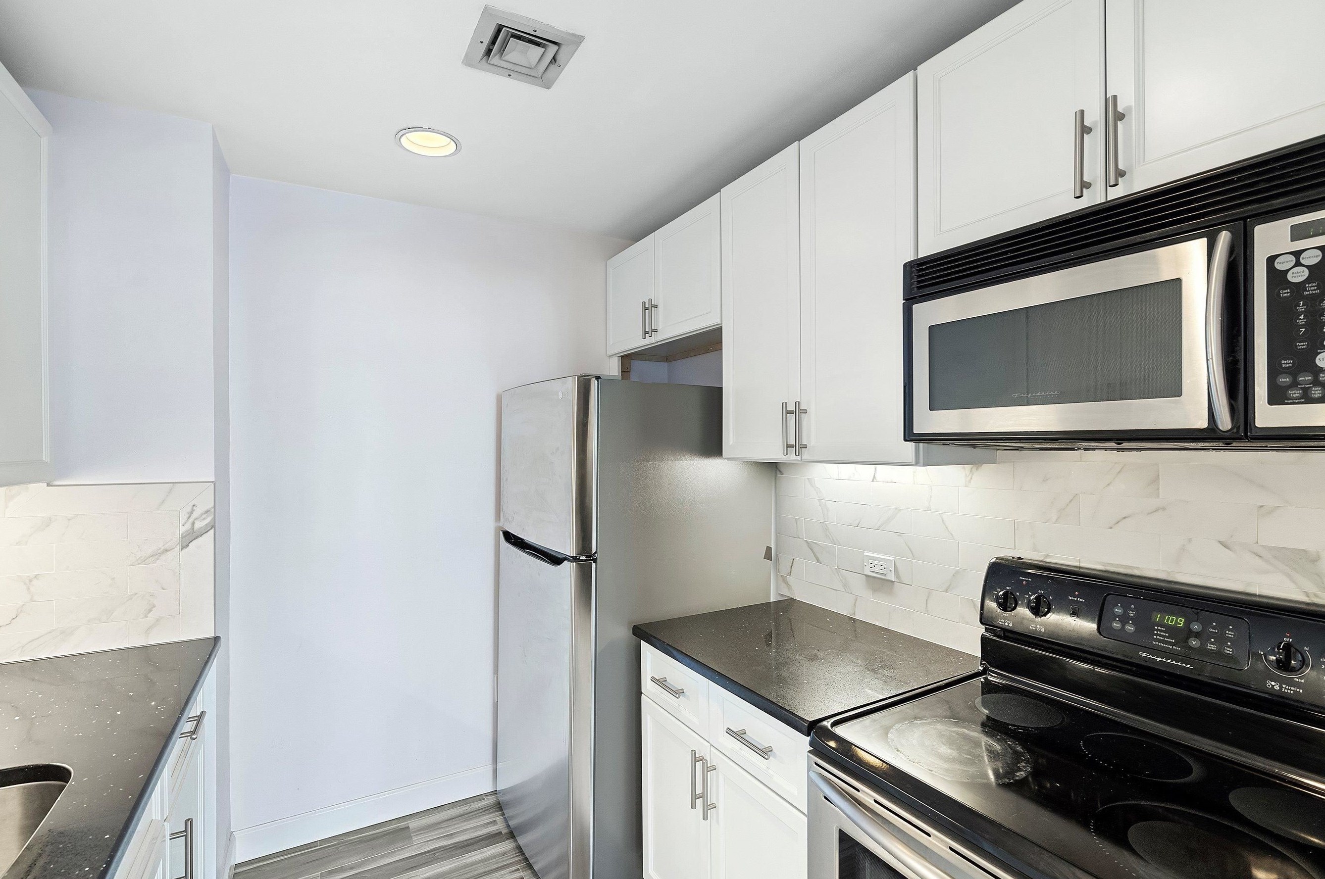 111 Shearwater Ct E #22, Jersey City, NJ 07305