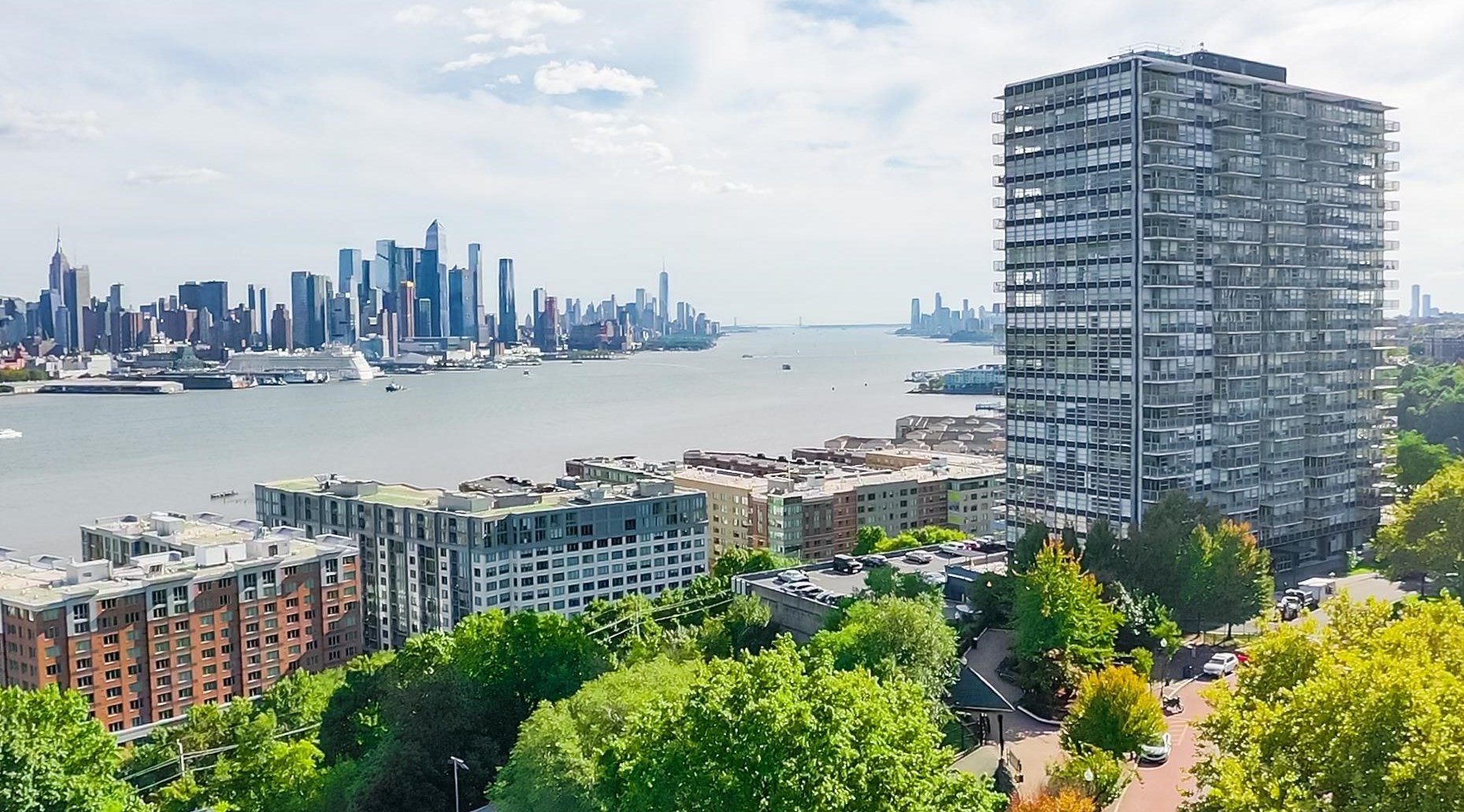 6050 Blvd E #22a, West New York, NJ 07093