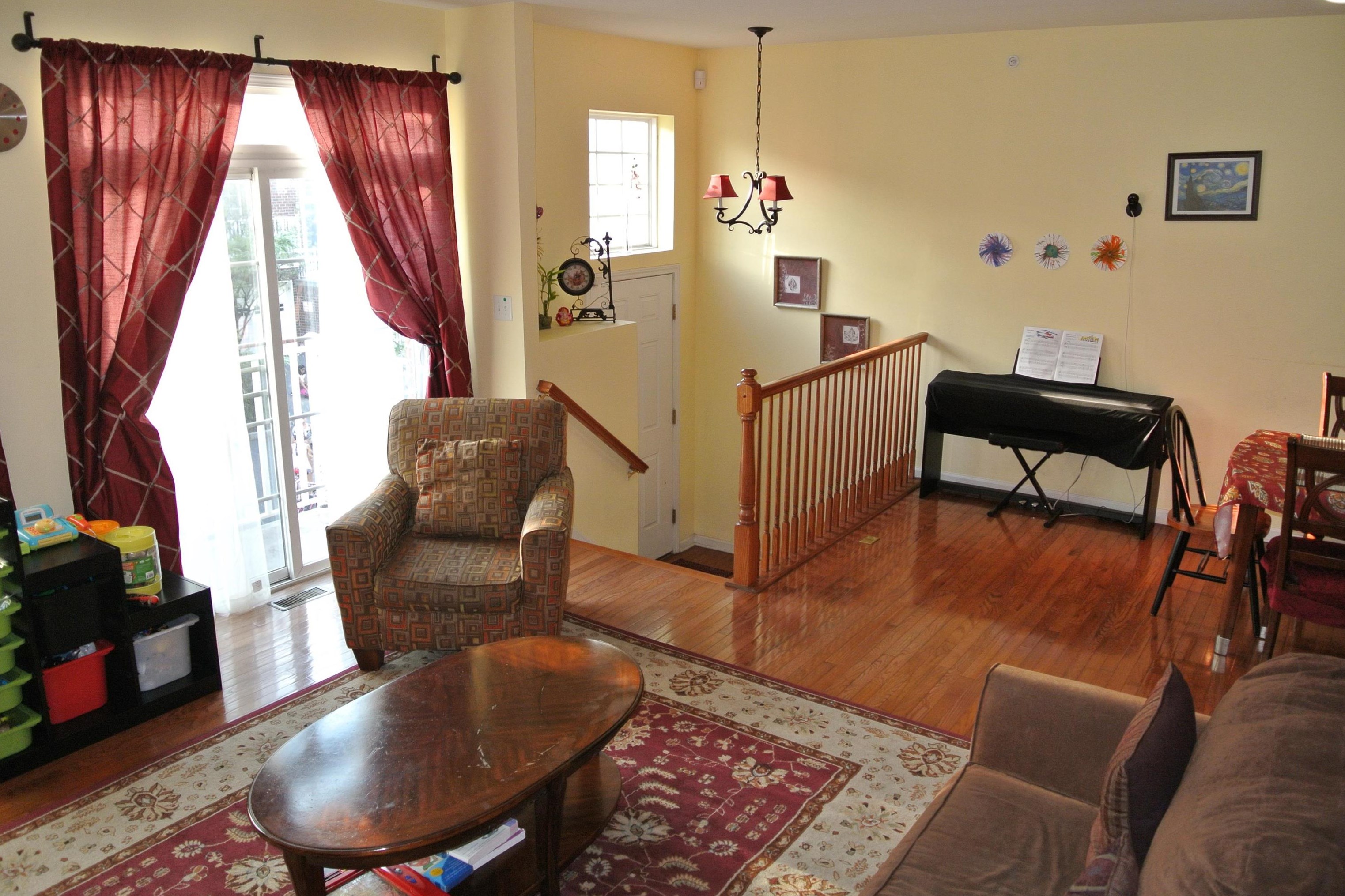 8 Mcmartin Ct, Jersey City, NJ 07305
