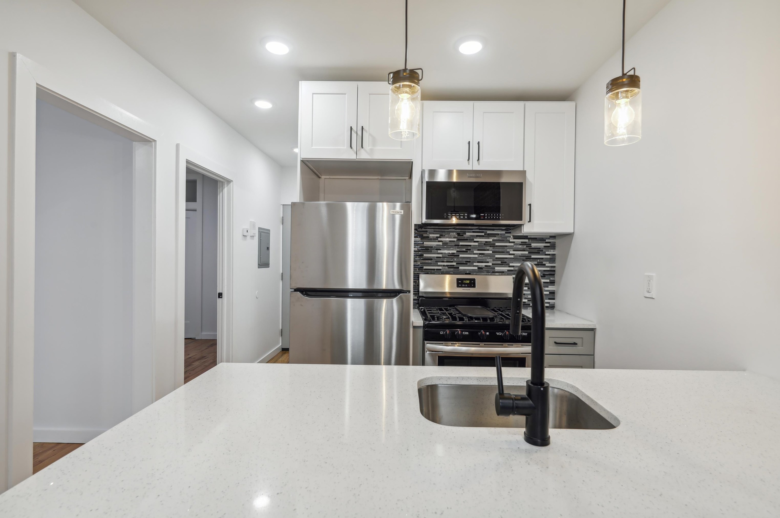 518 51st St #2r, West New York, NJ 07093