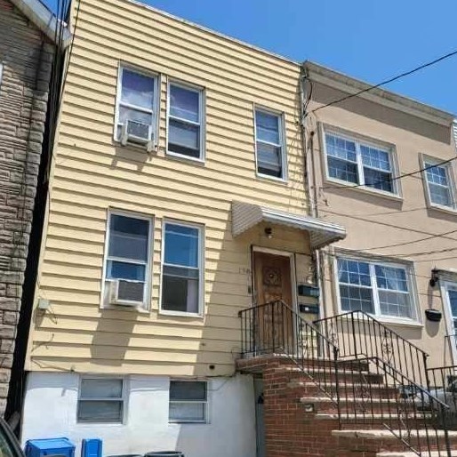 128 Poplar St, Jersey City, NJ 07307-3232