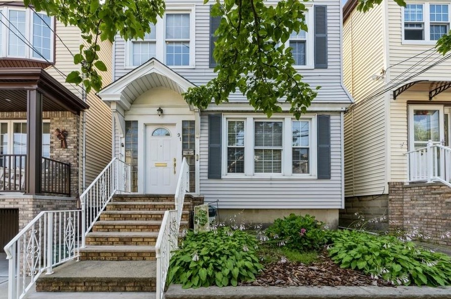 91 Newman Ave, Bayonne, NJ 07002-2338