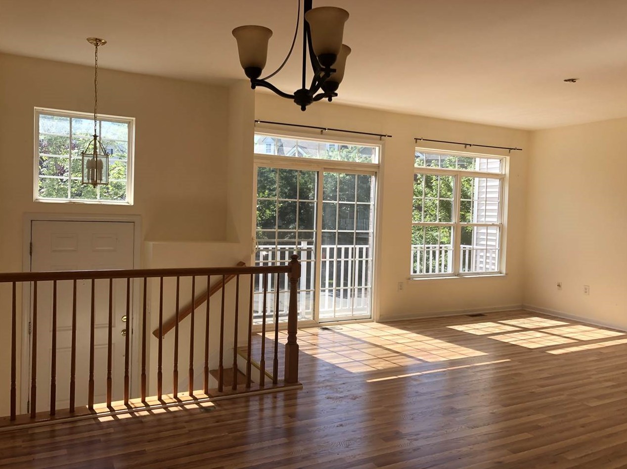 7 Atlas Ct, Jersey City, NJ 07305