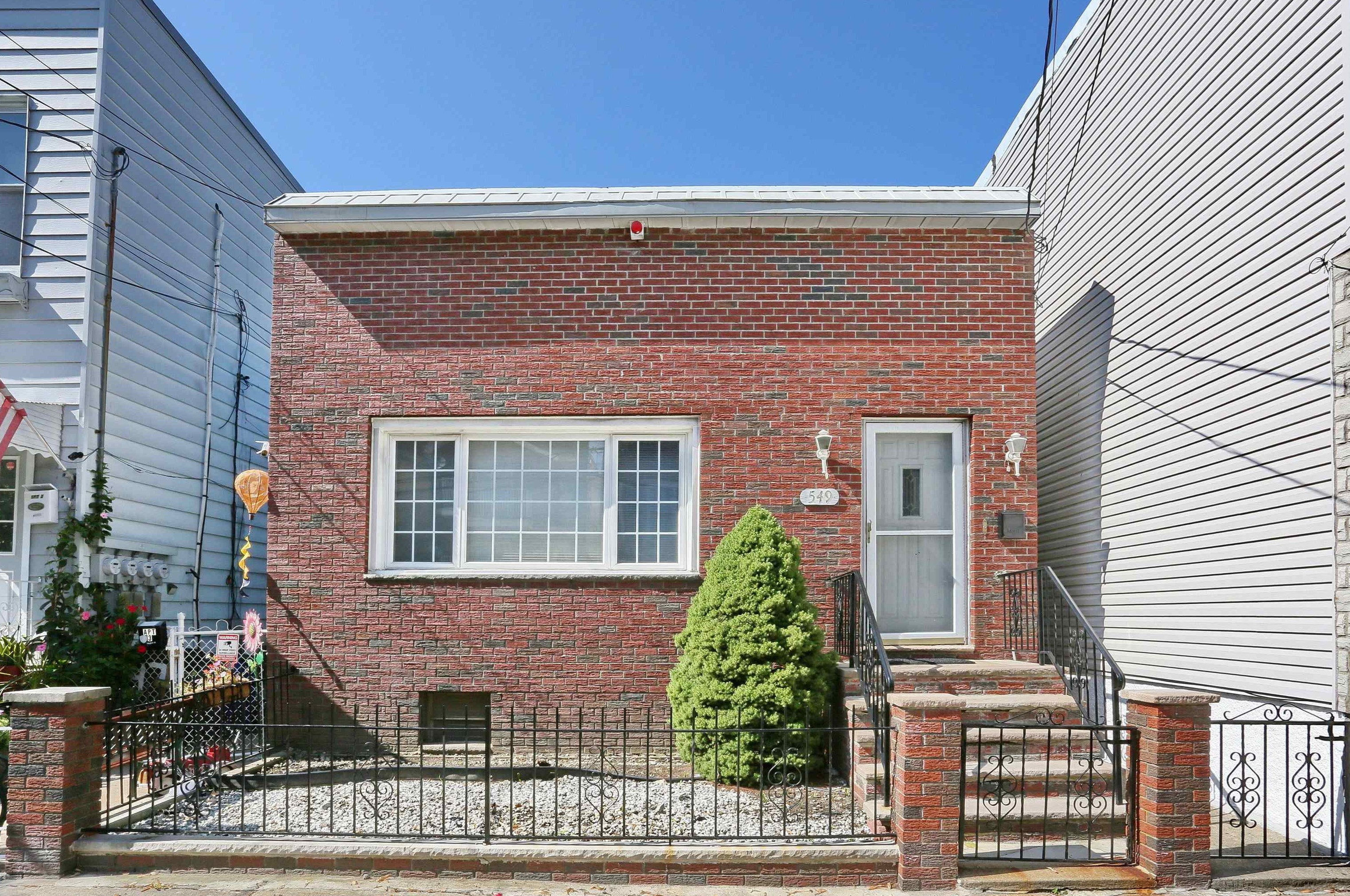 549 55th St, West New York, NJ 07093-4627