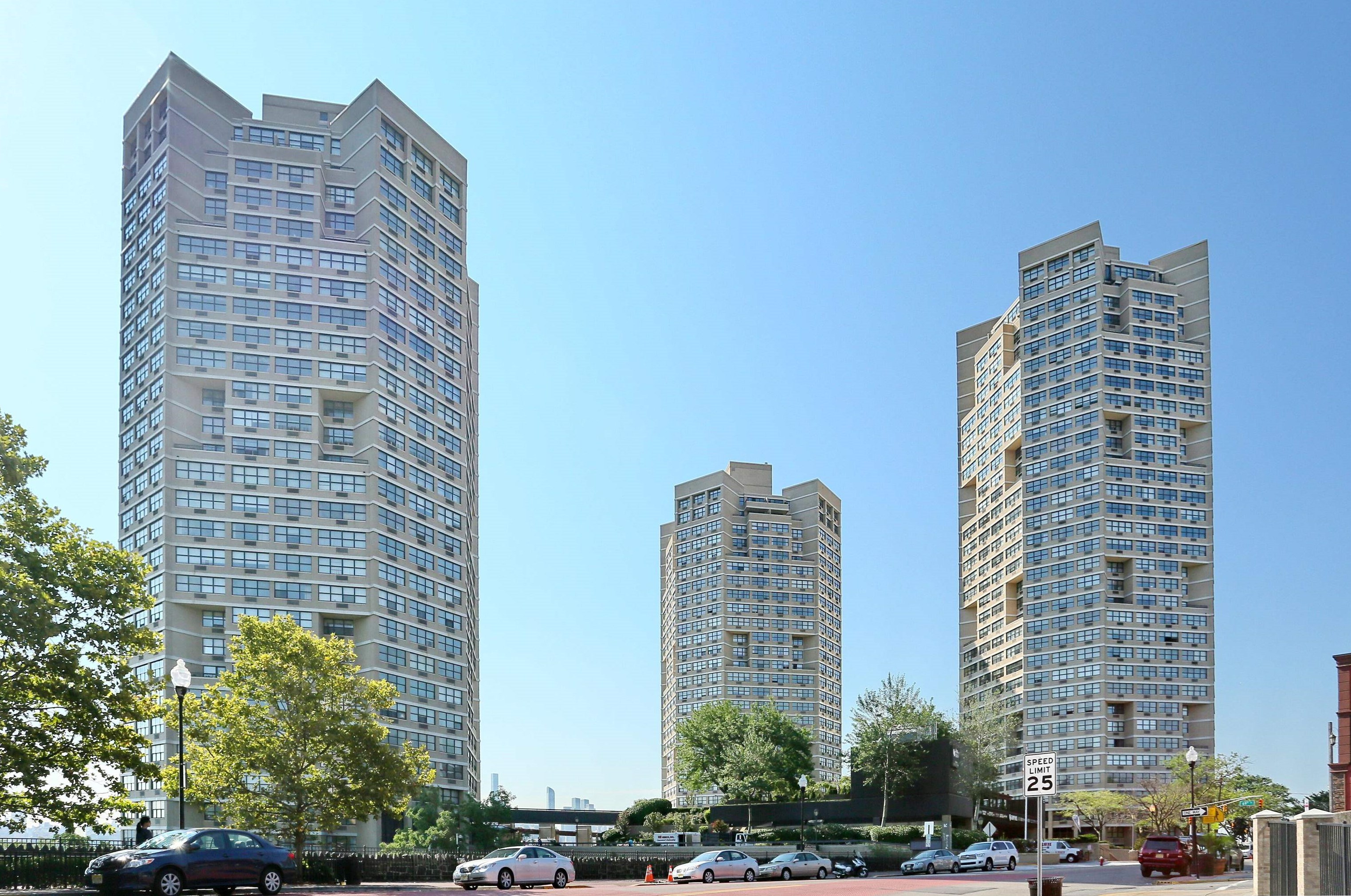 7000 Blvd E #35h, West New York, NJ 07093