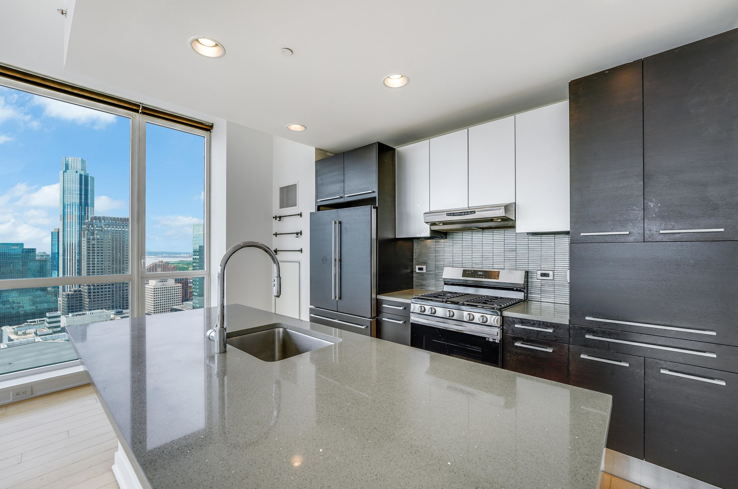 2 2nd St #4005, Jersey City, NJ 07302