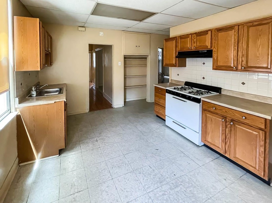170 Mallory Ave #2, Jersey City, NJ 07305