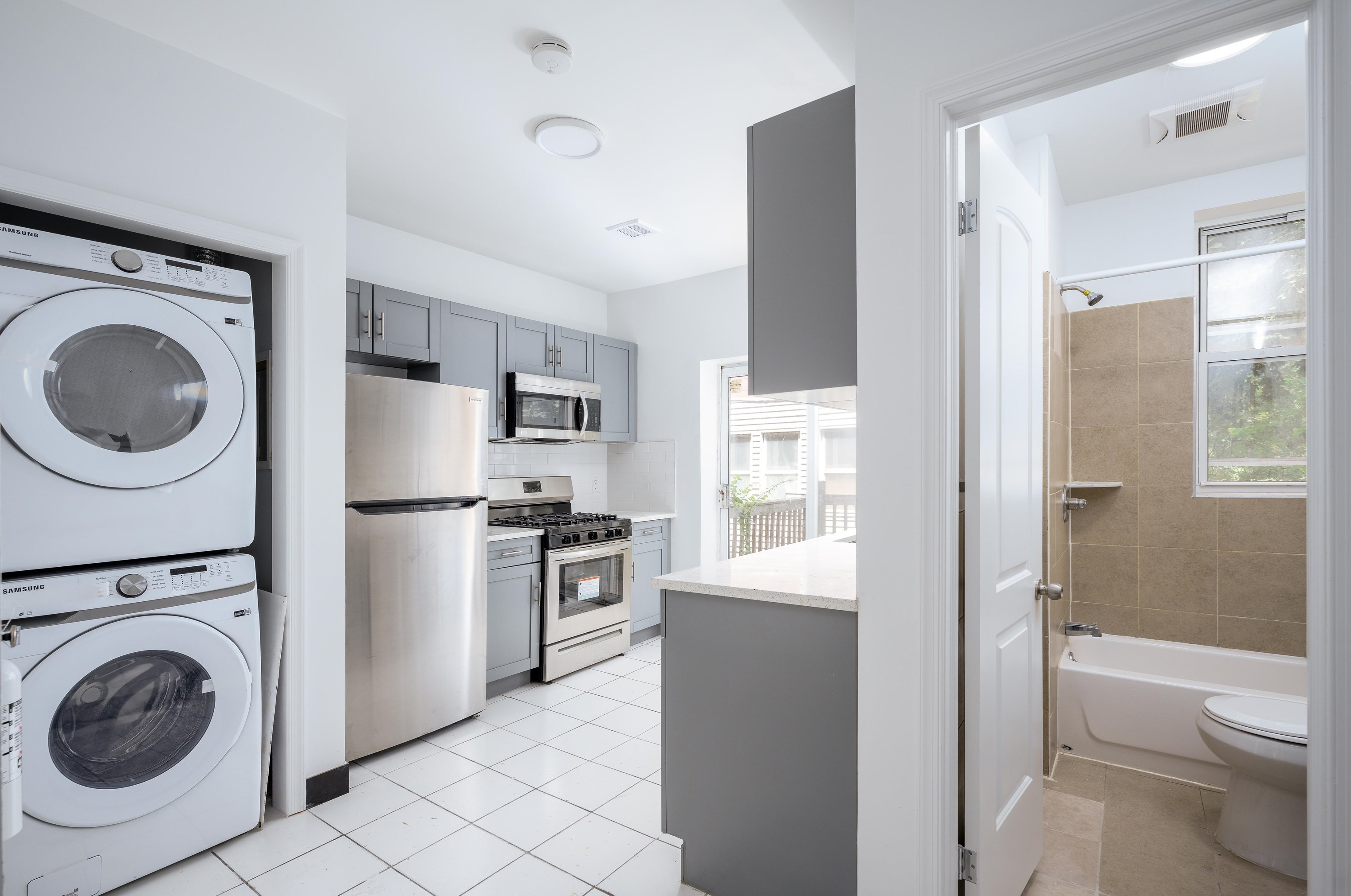 406 60th St #1, West New York, NJ 07093