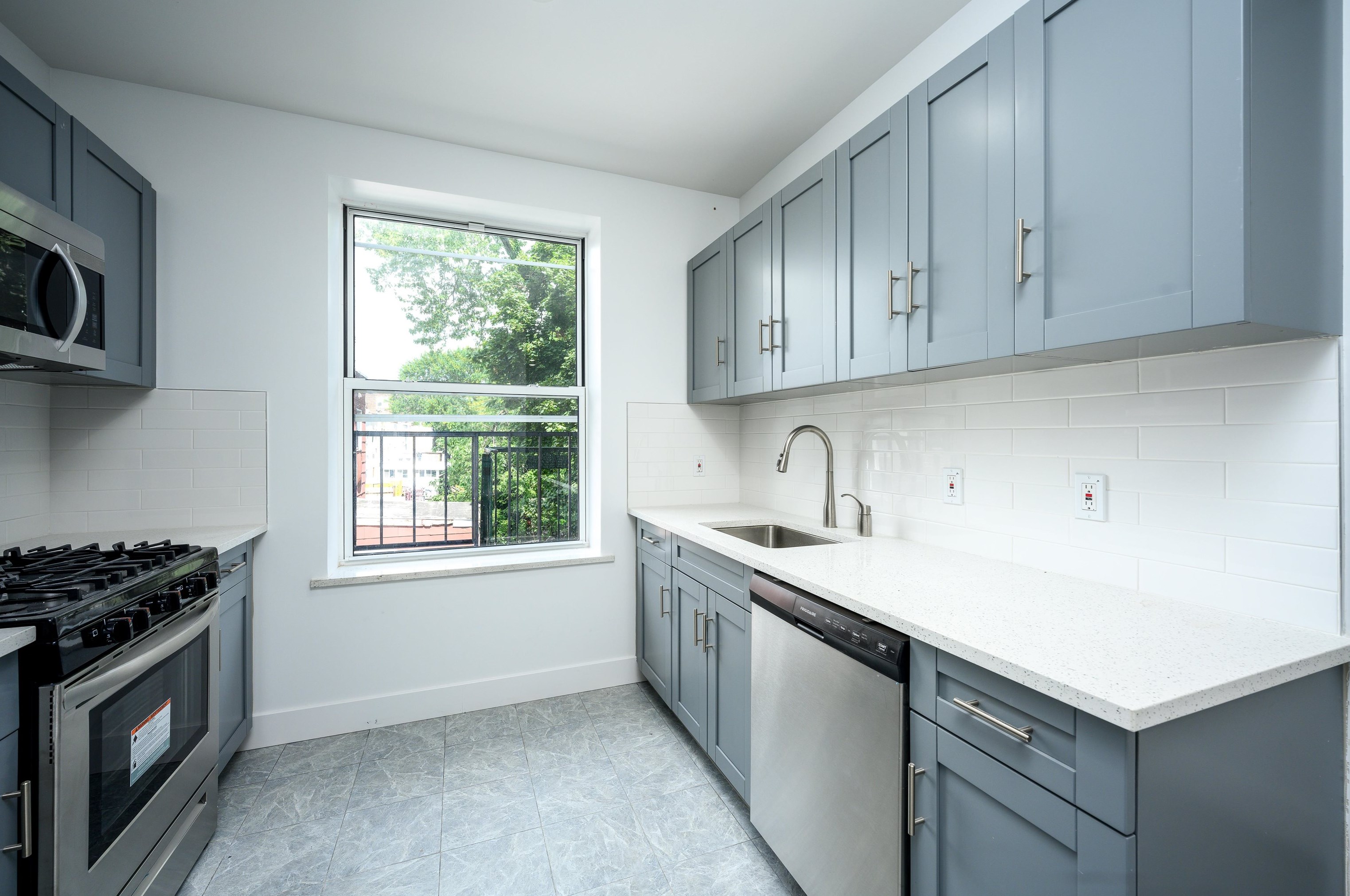 406 60th St #3, West New York, NJ 07093