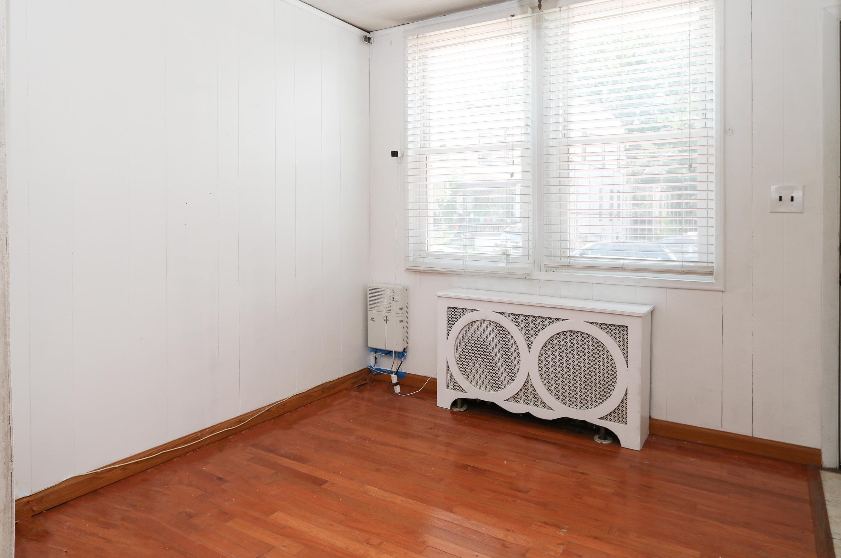 94 Boyd Ave, Jersey City, NJ 07304-1408