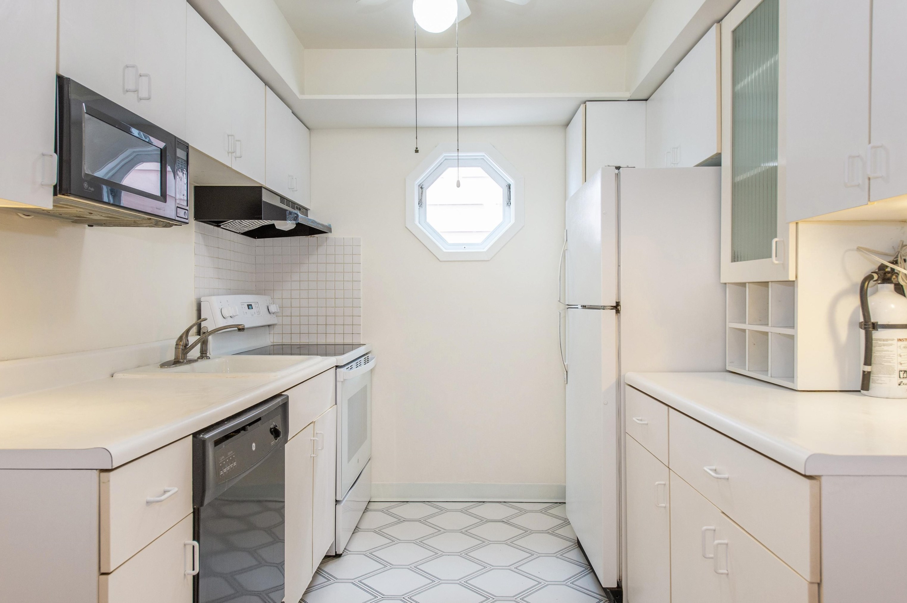 6713 Polk St, West New York, NJ 07093-1750