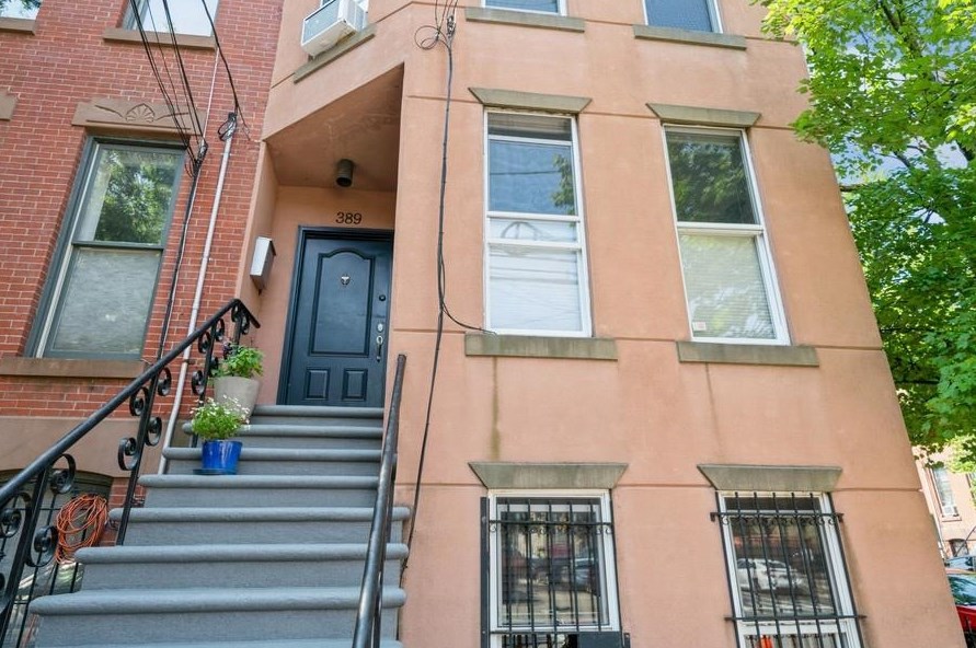 389 York St, Jersey City, NJ 07302-4012
