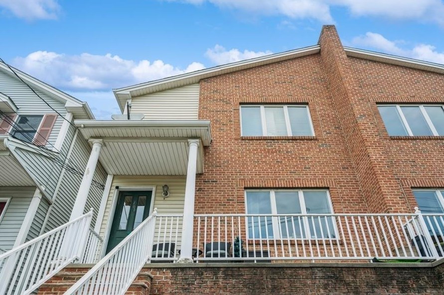 161 W 53rd St, Bayonne, NJ 07002