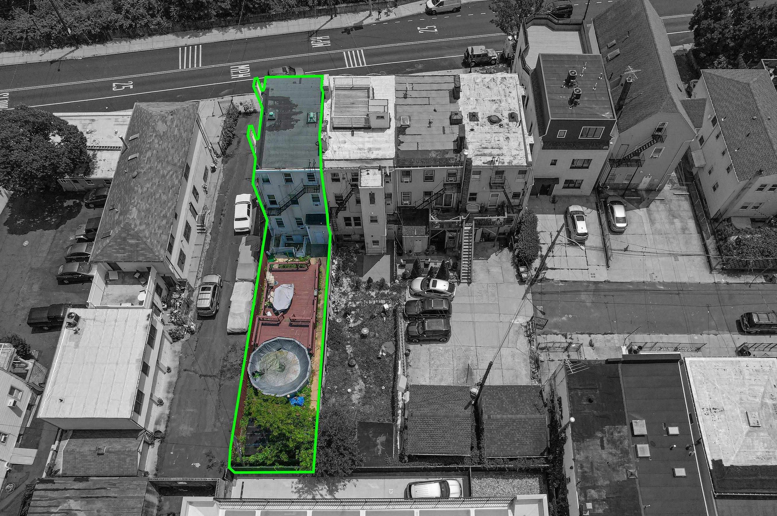 302 Paterson Plank Rd, Jersey City, NJ 07307-1032