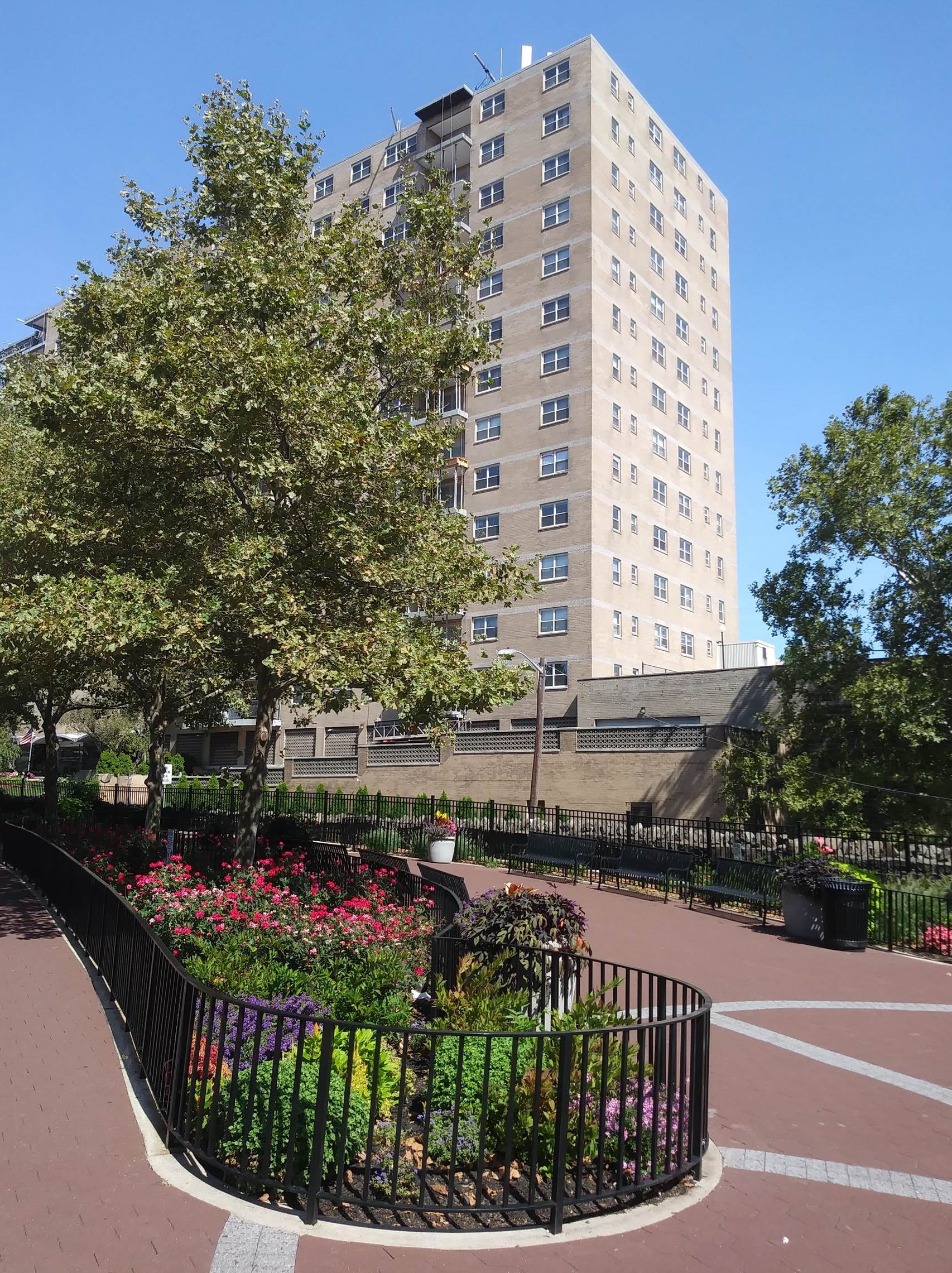 7100 Boulevard E #12l, West New York, NJ 07093