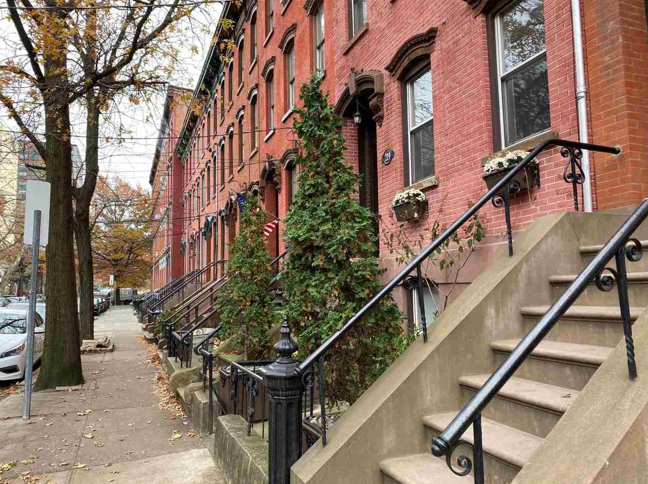 221 8th St #3, Jersey City, NJ 07302