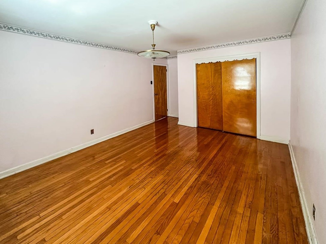 31 Leonard St, Jersey City NJ  07307-2525 exterior