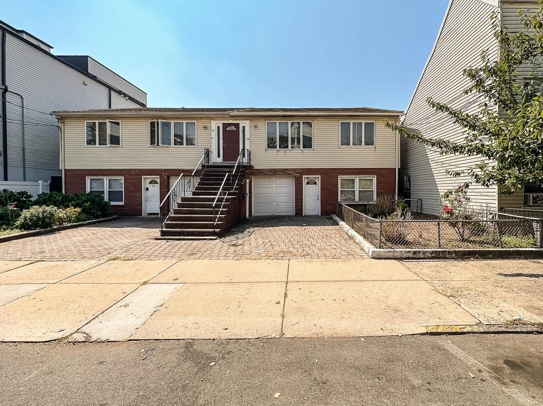 31 Leonard St, Jersey City NJ  07307-2525 exterior