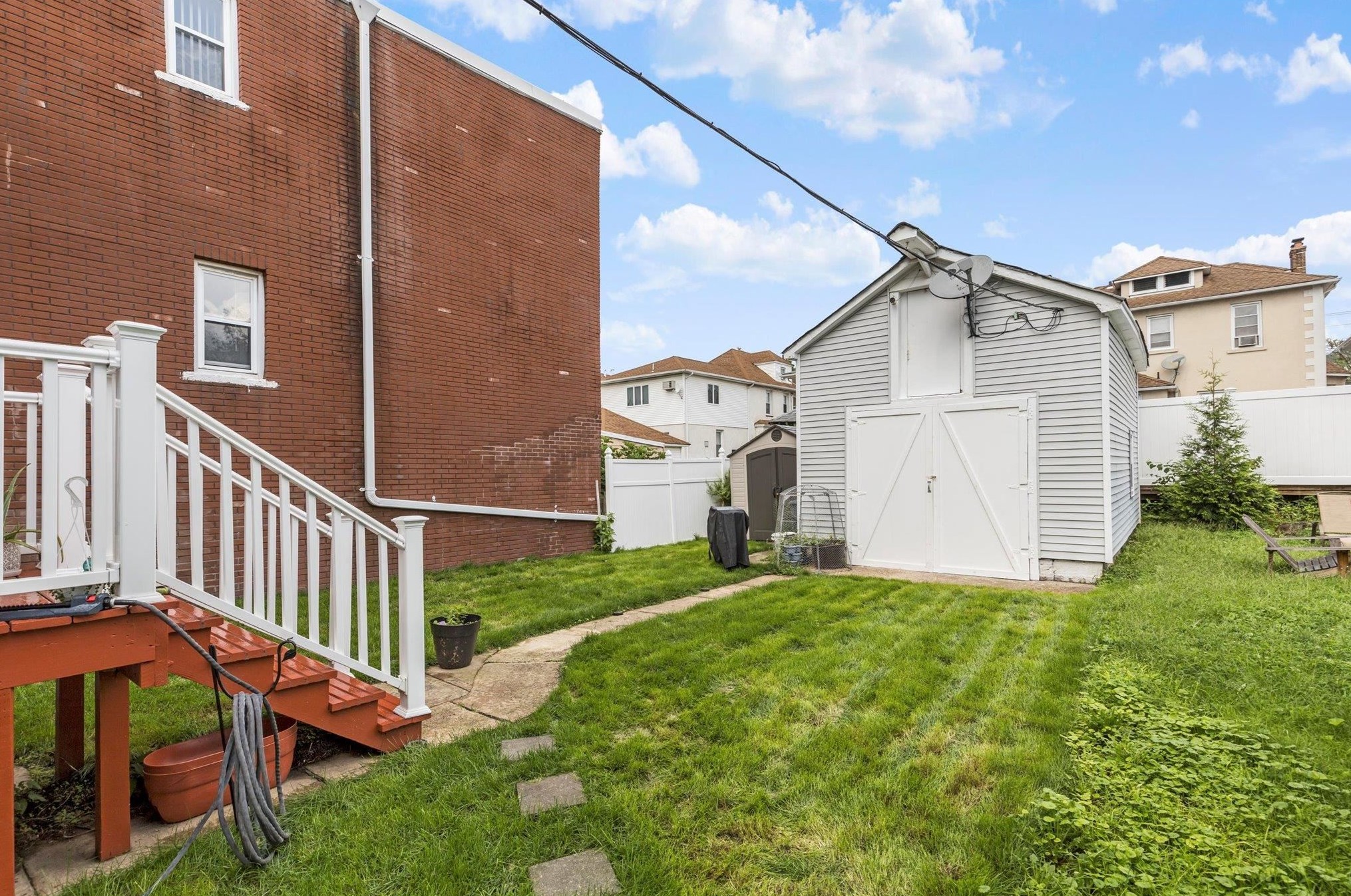 256 Maple St, Secaucus NJ 07094-3706 exterior