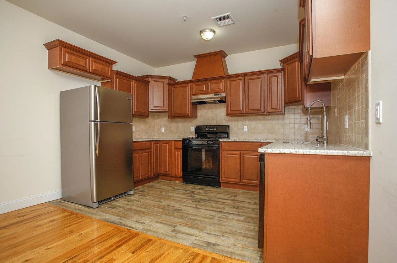 231 Hutton St #2, Jersey City, NJ 07307
