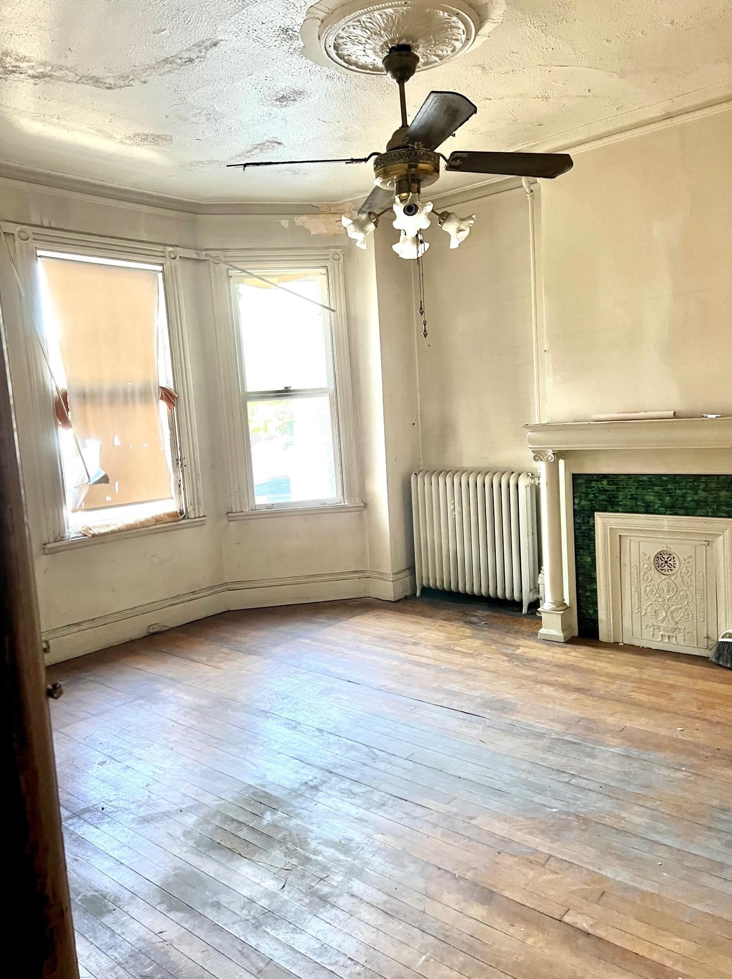 218 Maple St, Union City, NJ 07086