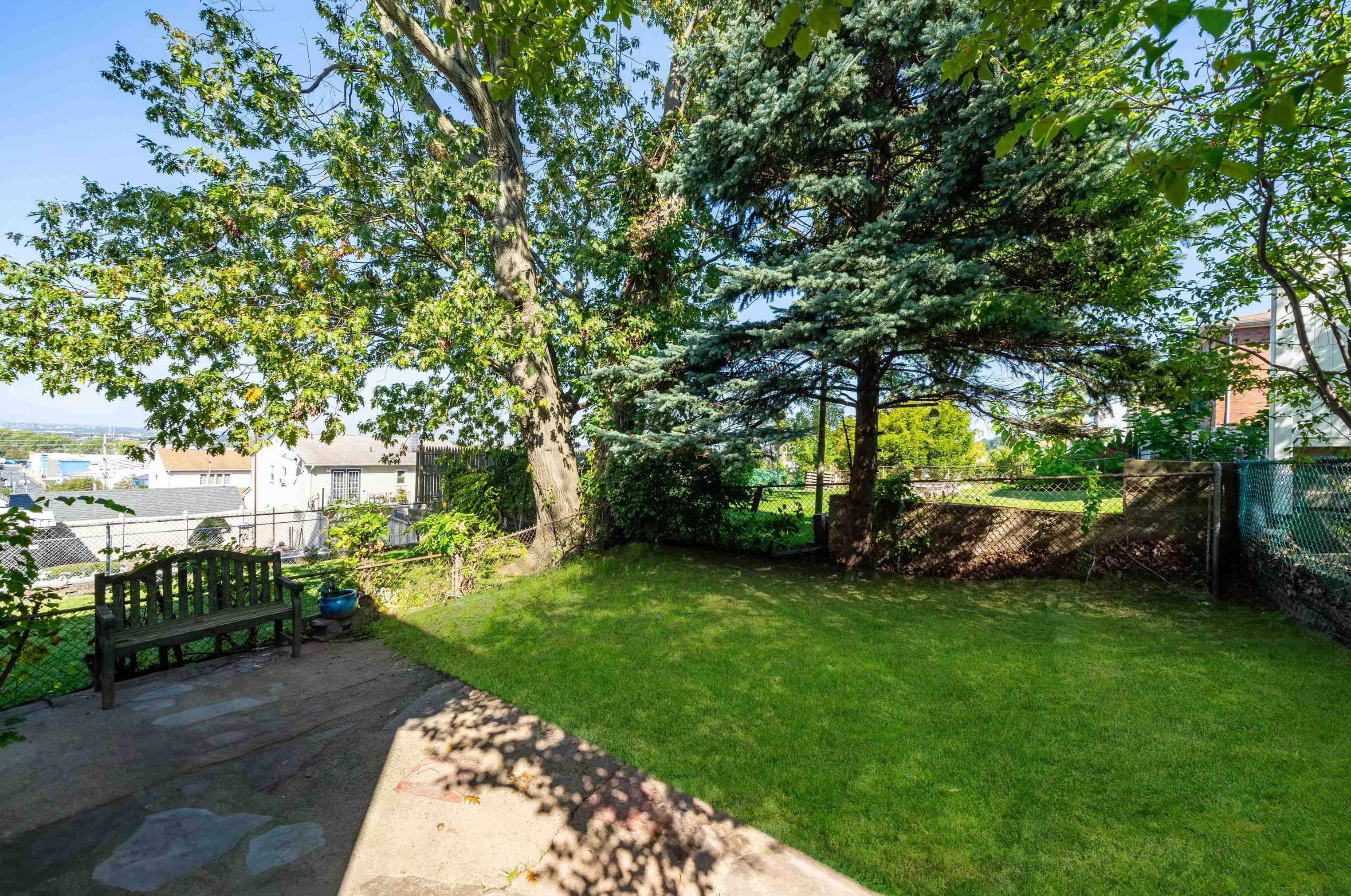 1512 89th St, North Bergen, NJ 07047