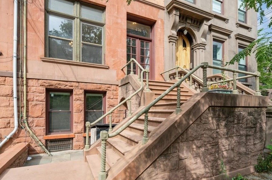 256 Montgomery St, Jersey City NJ 07302-4001 exterior