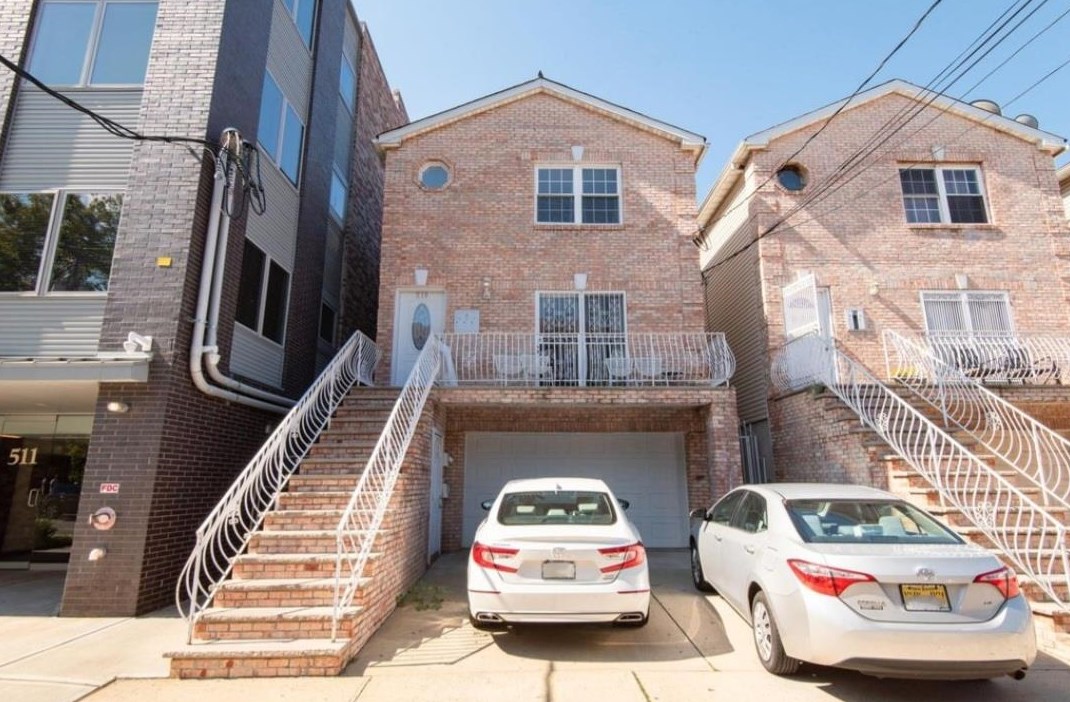 519 3rd St #1, Union City, NJ 07087