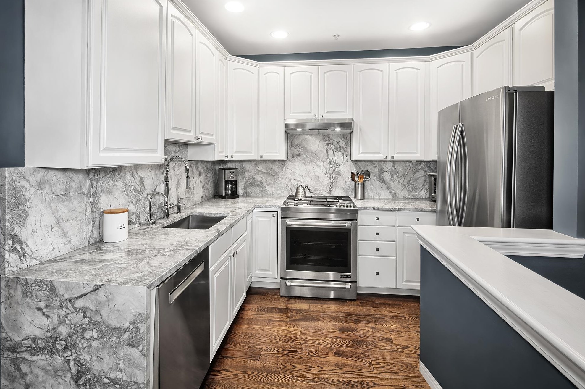376 Kingston Ct, West New York, NJ 07093-8313