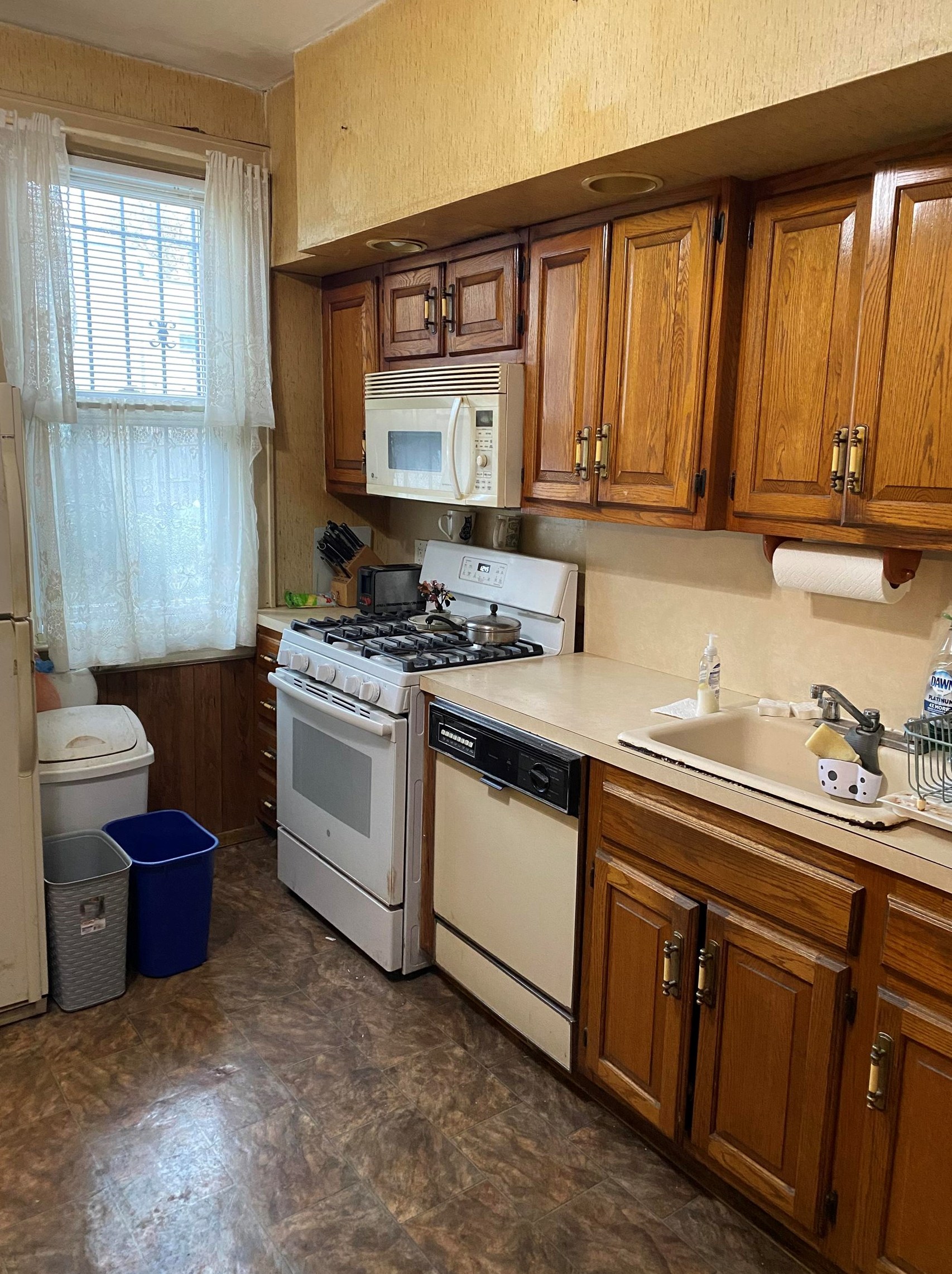 196 Clendenny Ave, Jersey City, NJ 07304-1202
