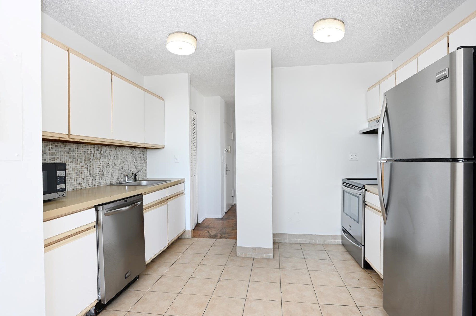 100 Manhattan Ave #213, Union City, NJ 07087
