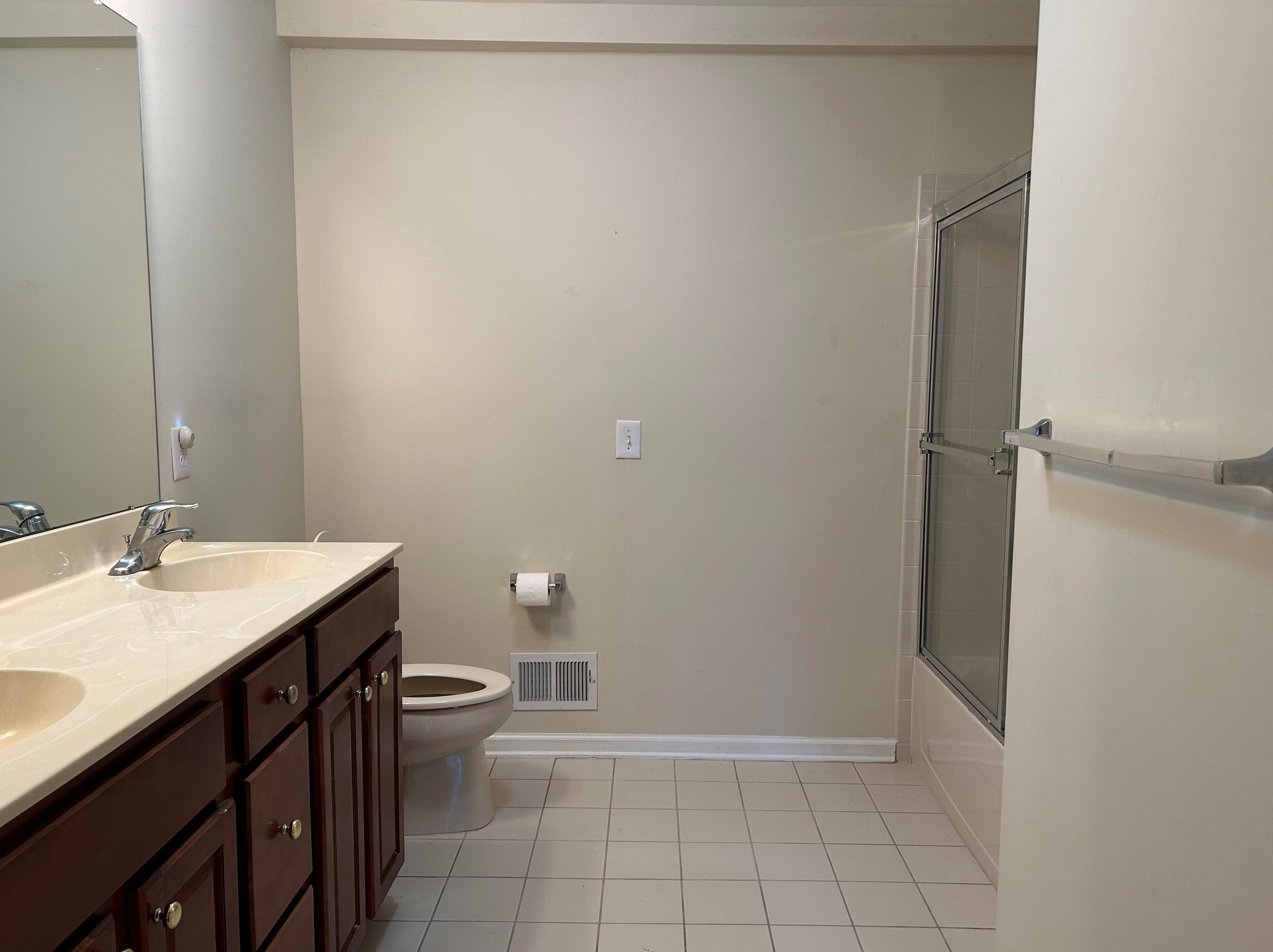 7 Dempsey Ct, Jersey City NJ  07305-5506 exterior