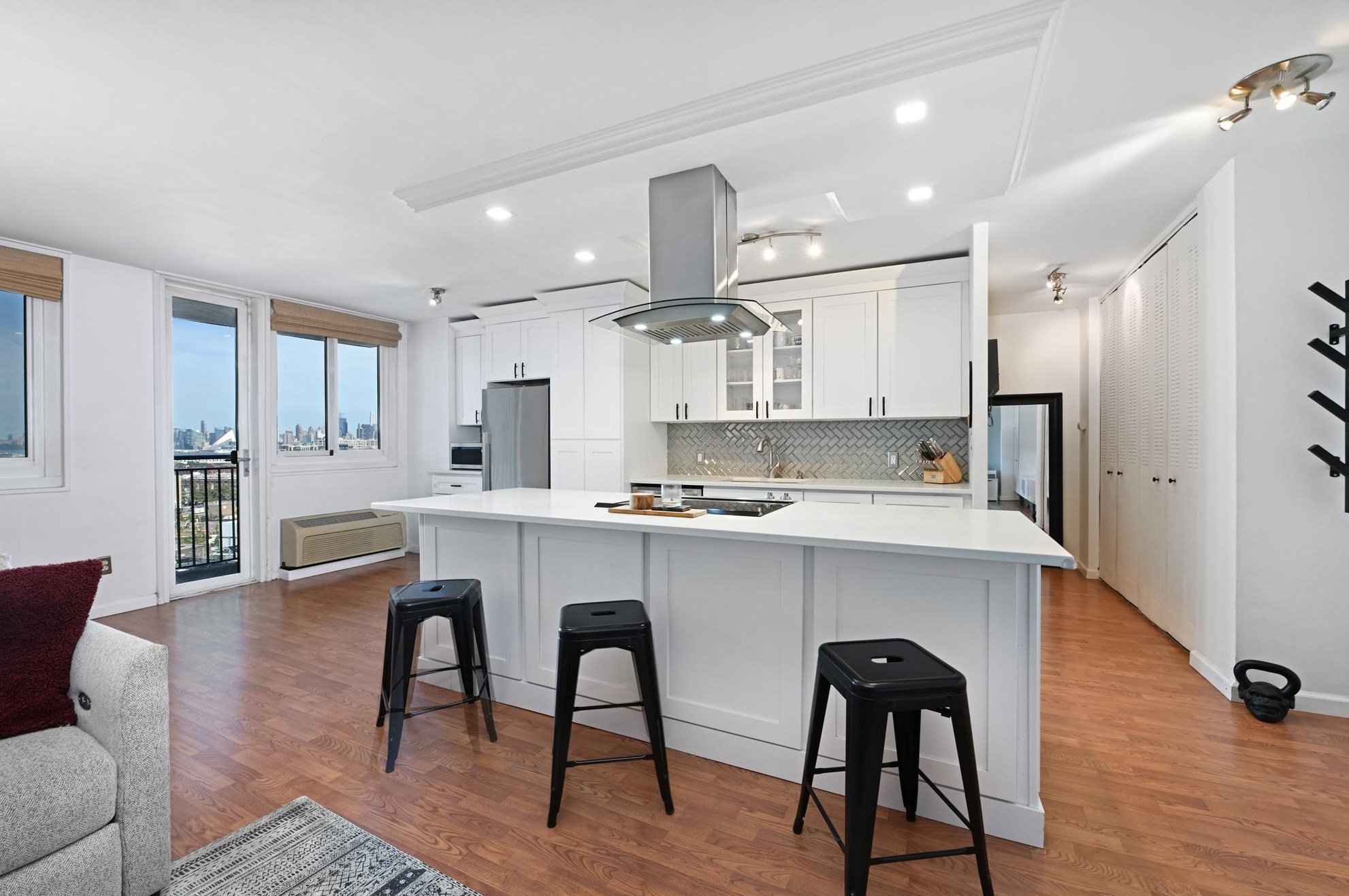100 Manhattan Ave #512, Union City, NJ 07087
