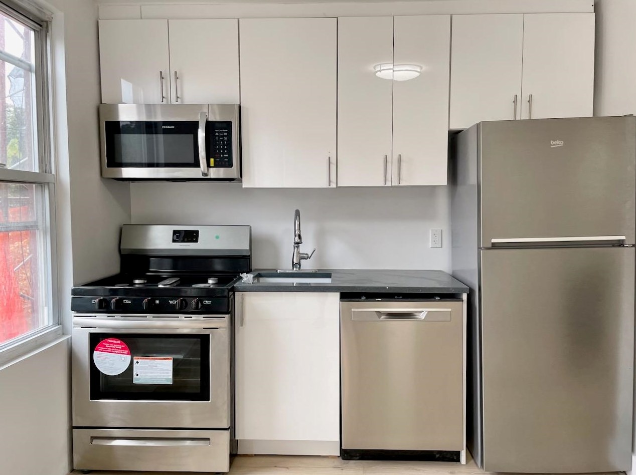 379 Monmouth St #2, Jersey City, NJ 07302