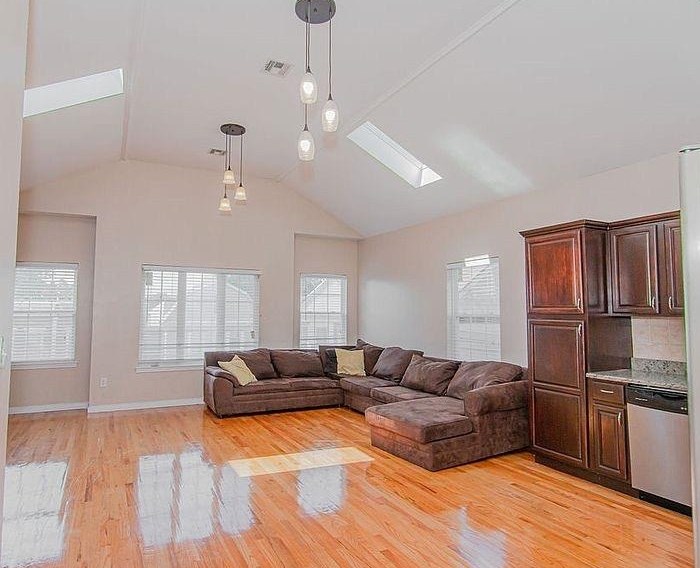 80 Roosevelt Ave #2, Jersey City, NJ 07304