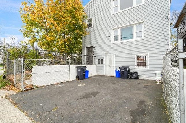 812 S 20th St #3rd, Newark, NJ 07108