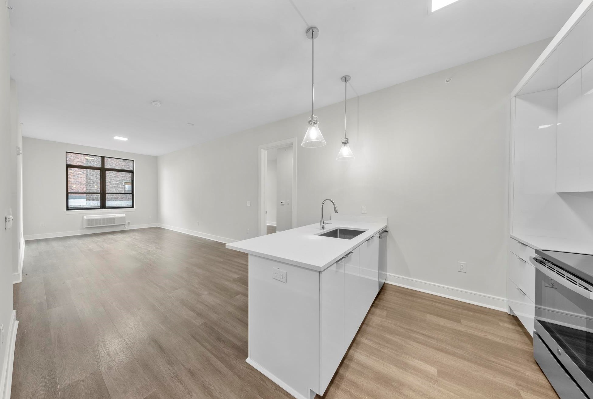 121 34th St #513, Union City, NJ 07087