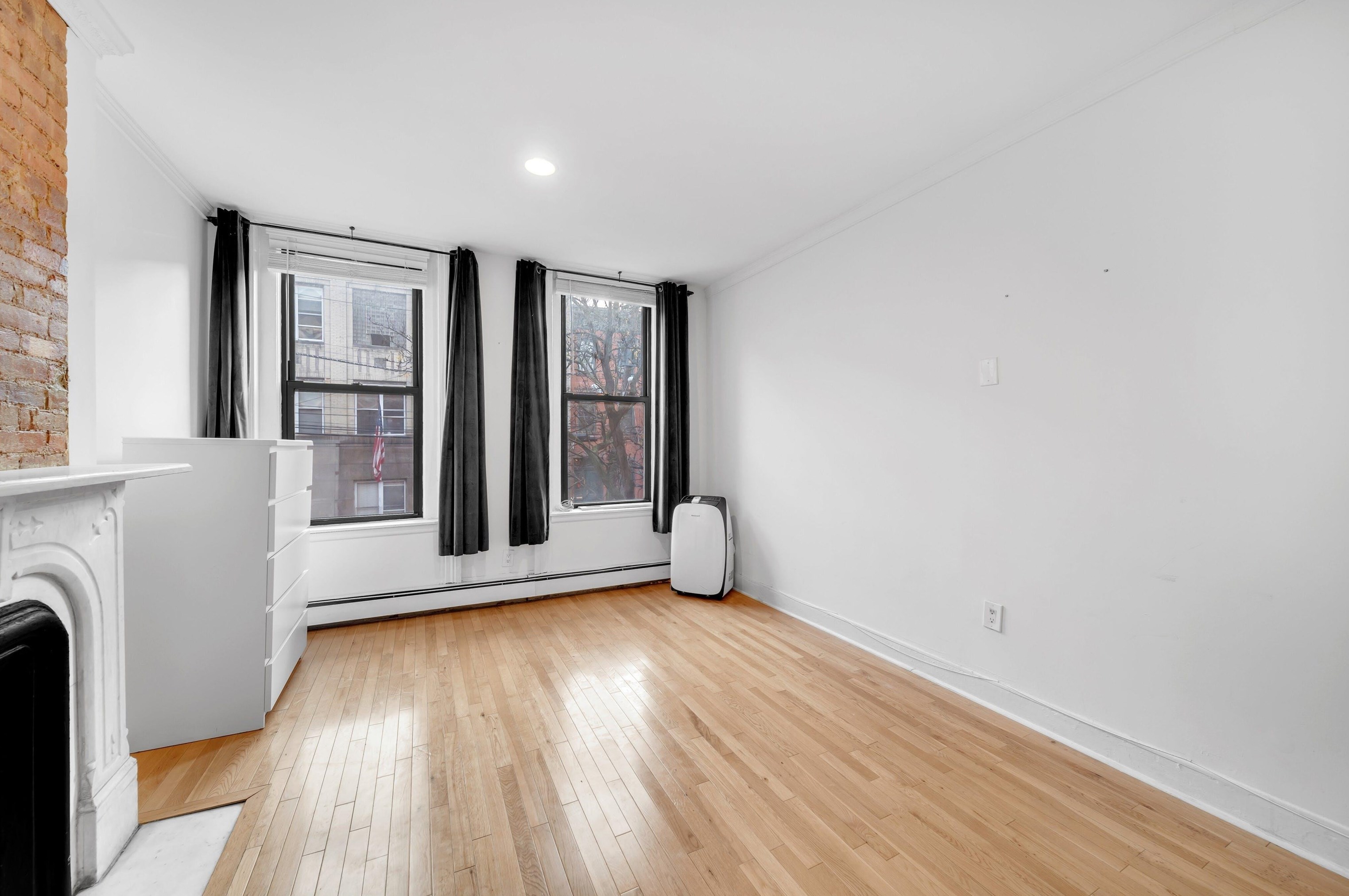 208 7th St Apt 2r, Jersey City, NJ