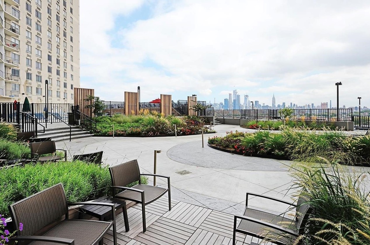 100 Manhattan Ave #1212, Union City, NJ 07087