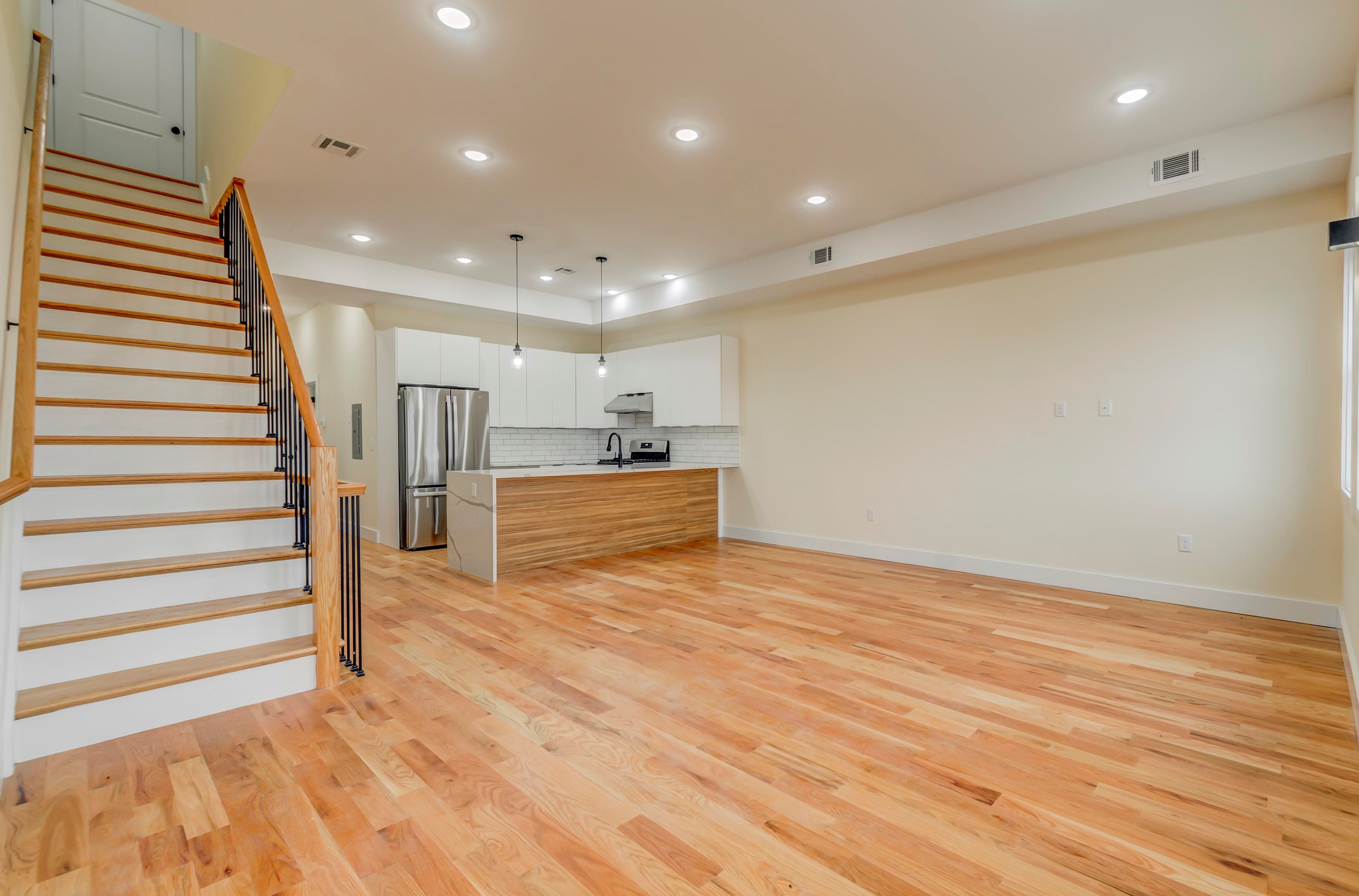92 Van Horne St #2, Jersey City, NJ 07304