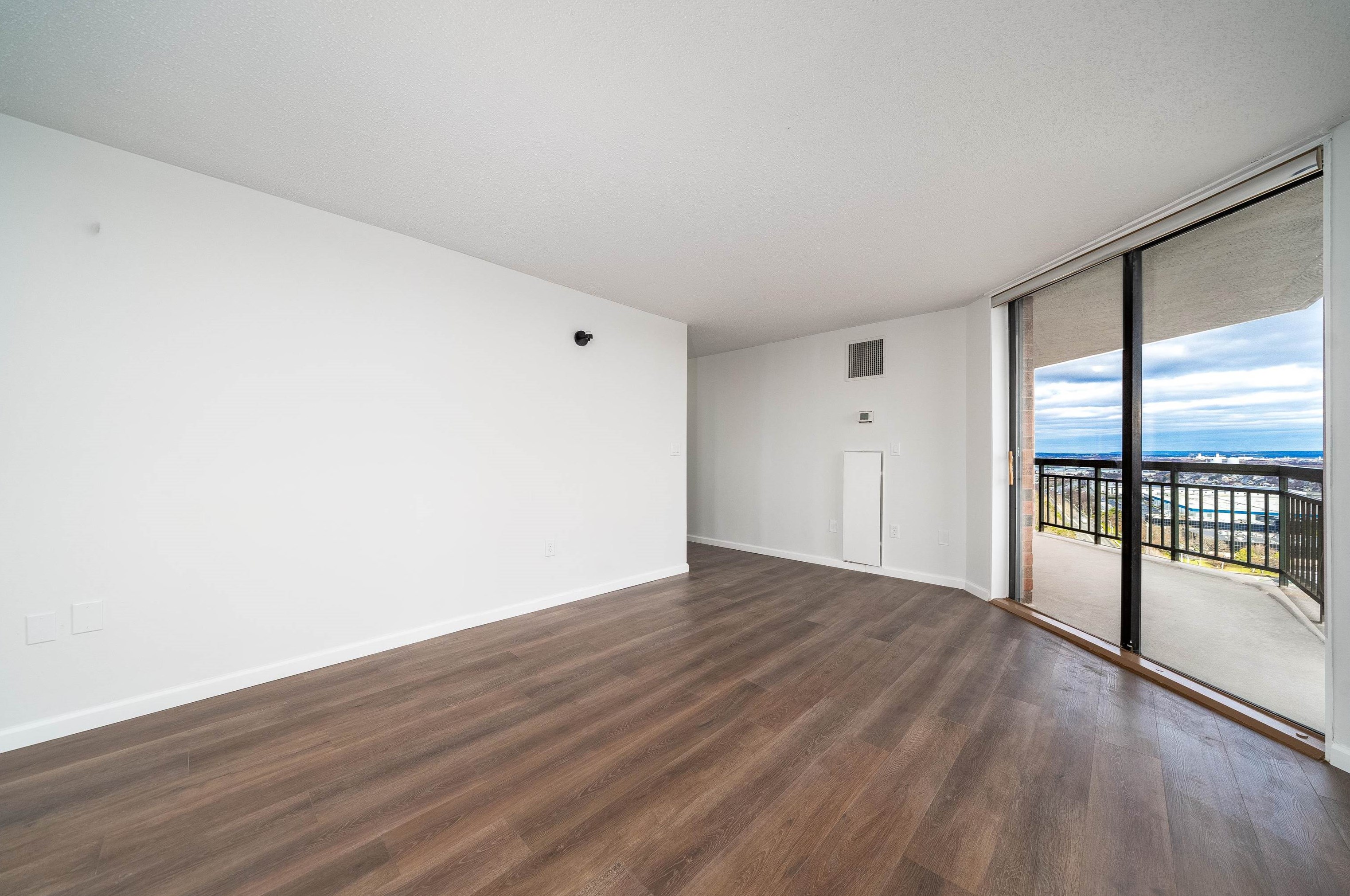 2101 Harmon Cove Tower, Secaucus NJ  07094-1723 exterior