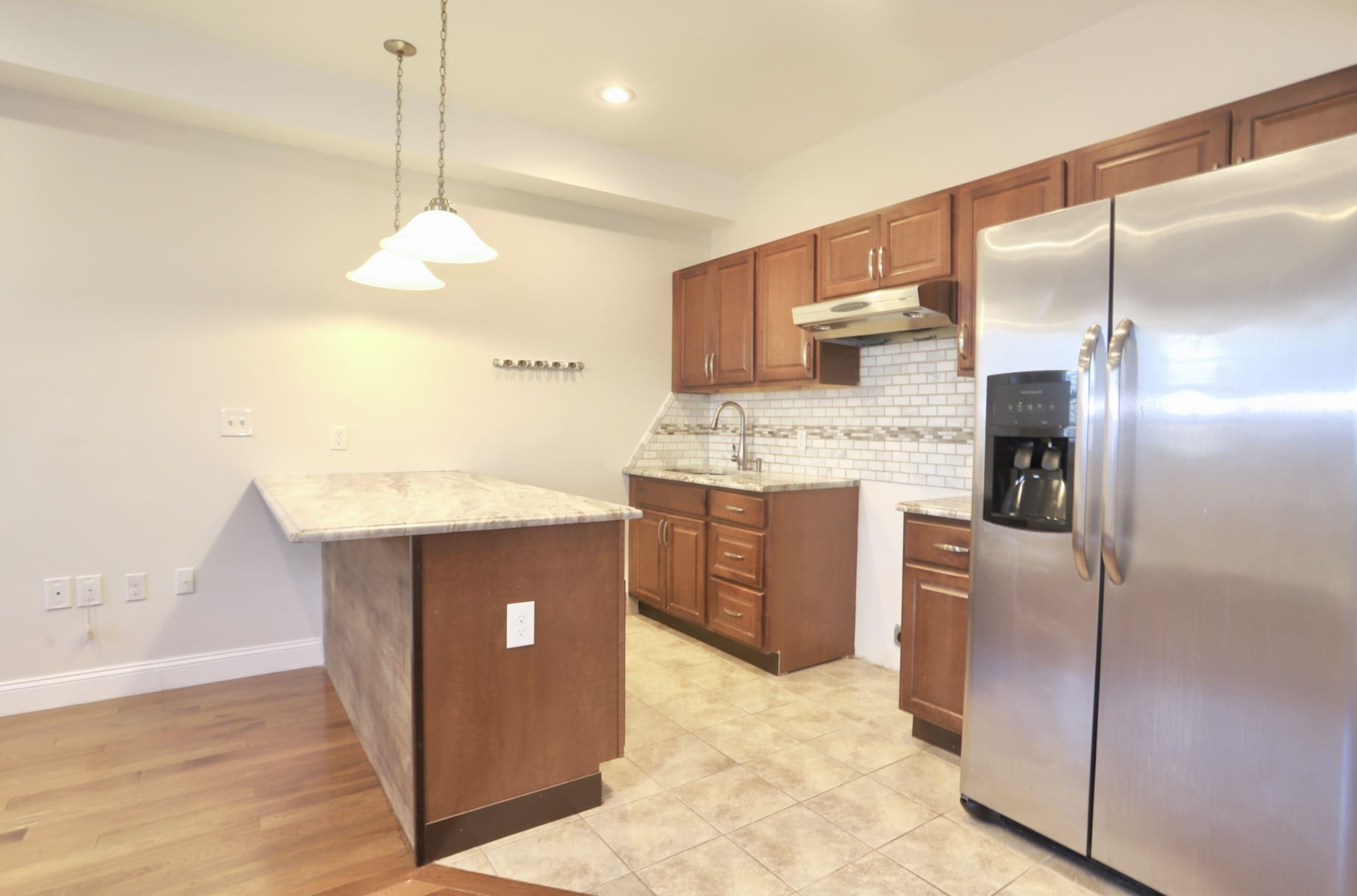 741 9th St #b, Secaucus, NJ 07094