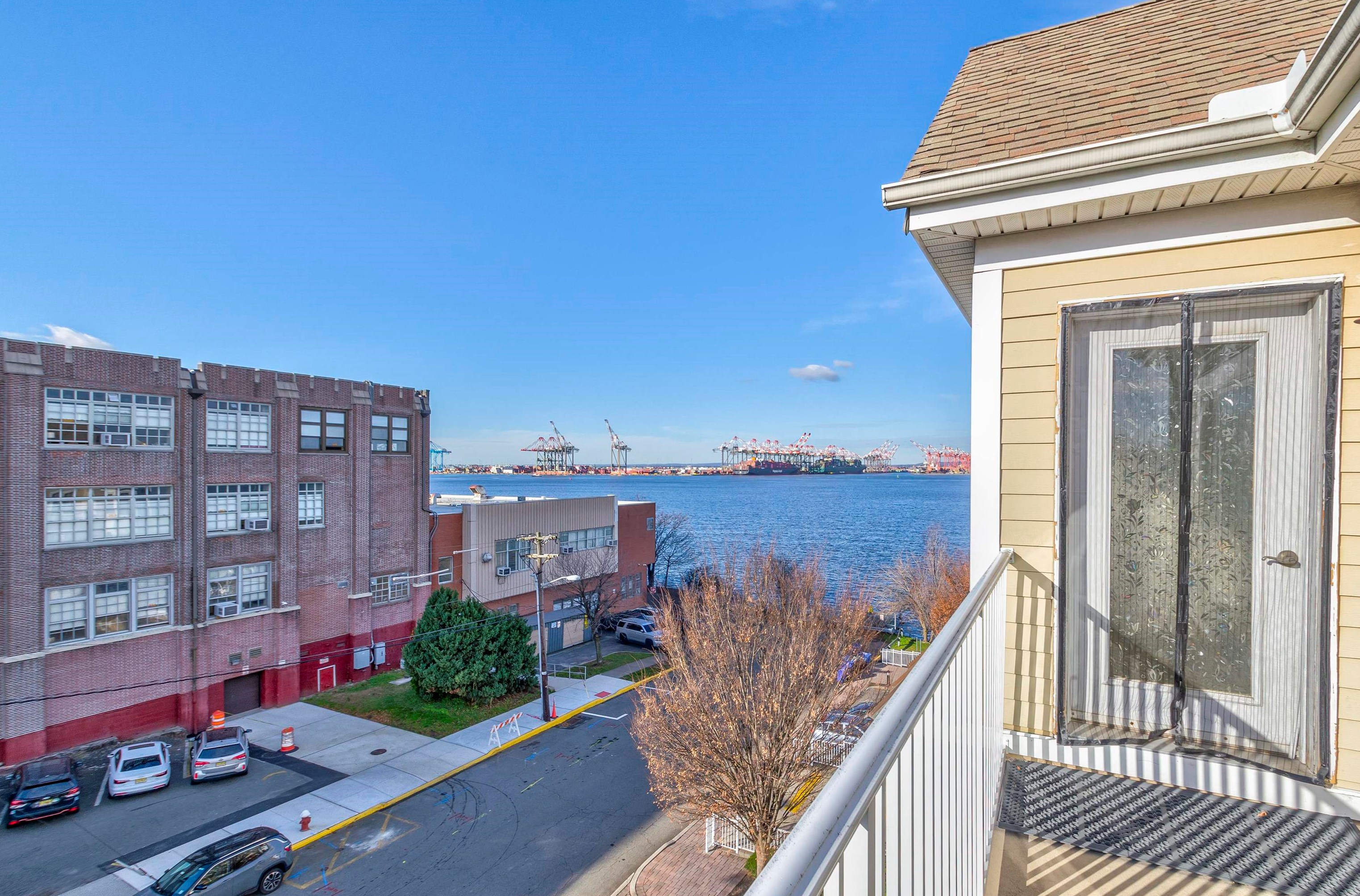 201 W 30th St #407, Bayonne, NJ 07002