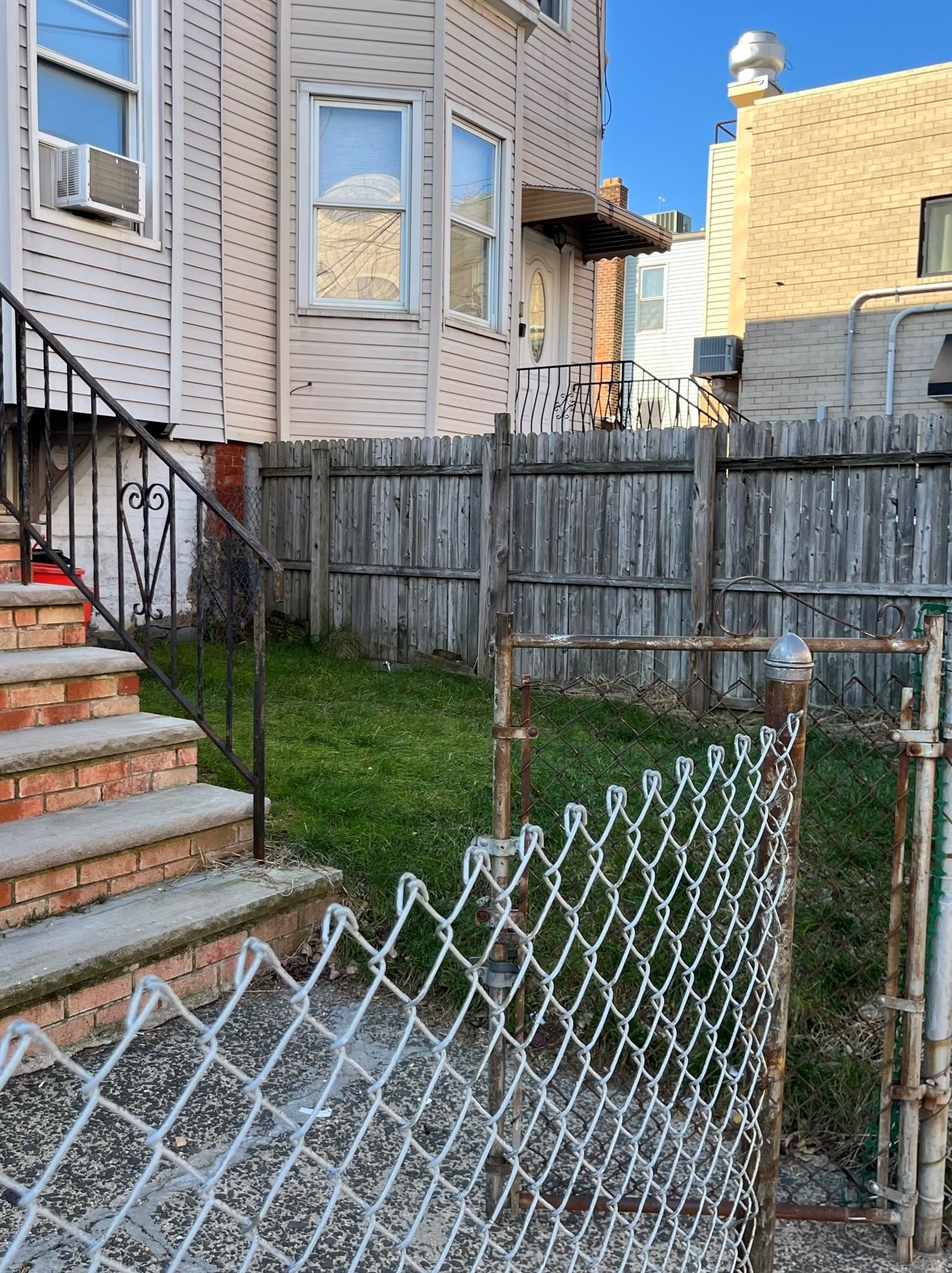 319 15th St, Union City, NJ 07087