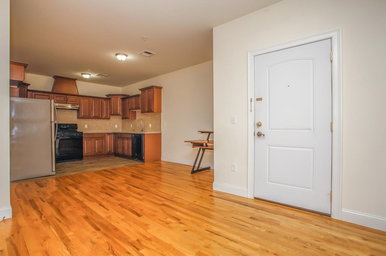 231 Hutton St #1, Jersey City, NJ 07307